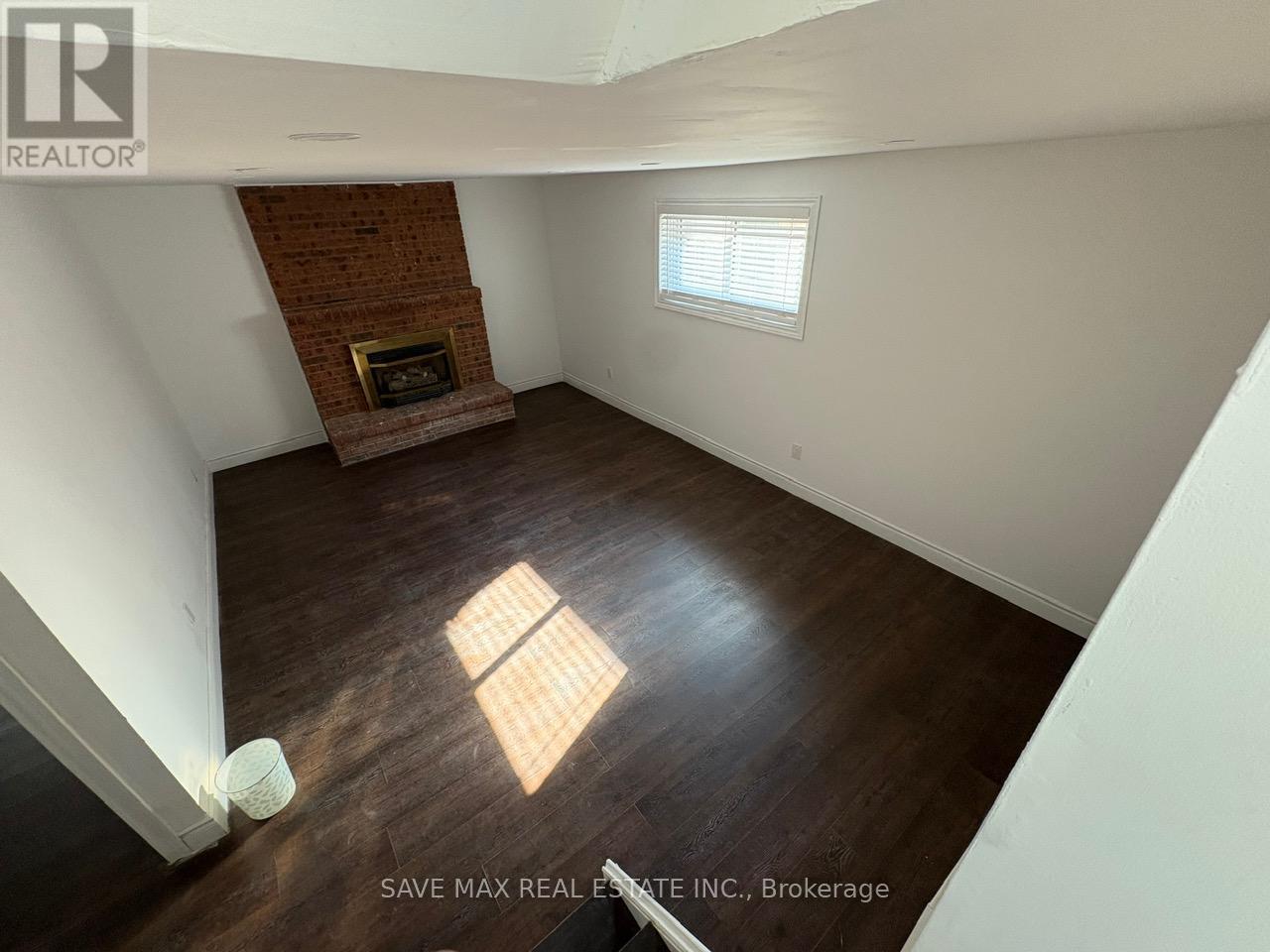 297 Magnolia Drive, Hamilton, Ontario  L9C 6R2 - Photo 5 - X12435895