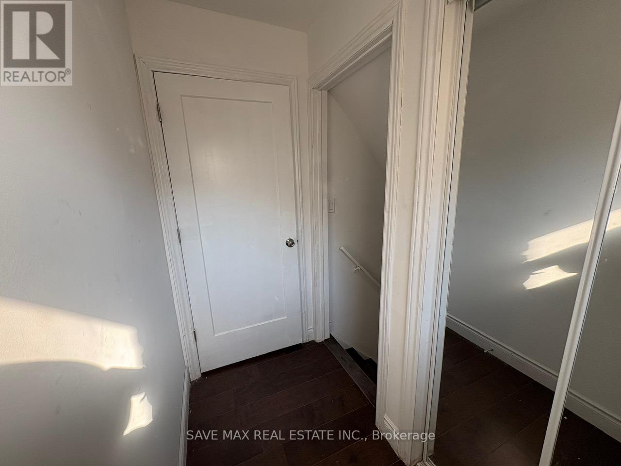 297 Magnolia Drive, Hamilton, Ontario  L9C 6R2 - Photo 9 - X12435895