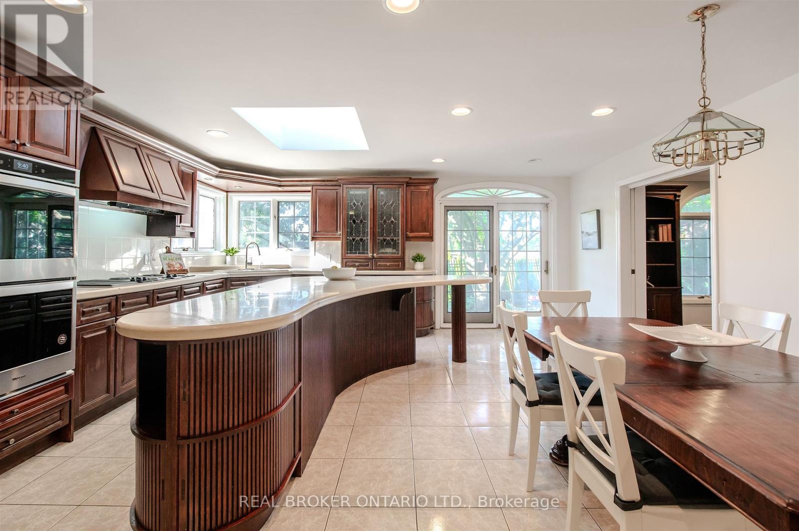 6 Streatham Place, Toronto, Ontario  M9B 6A4 - Photo 12 - W12435633