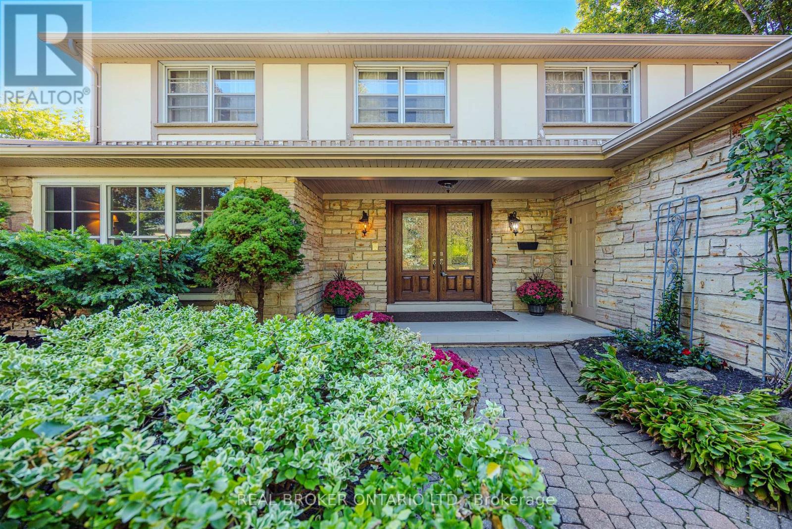 6 STREATHAM PLACE, Toronto, Ontario