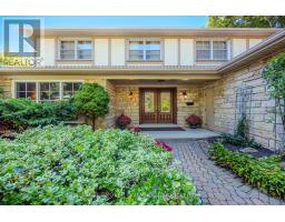 6 STREATHAM PLACE, Toronto, Ontario