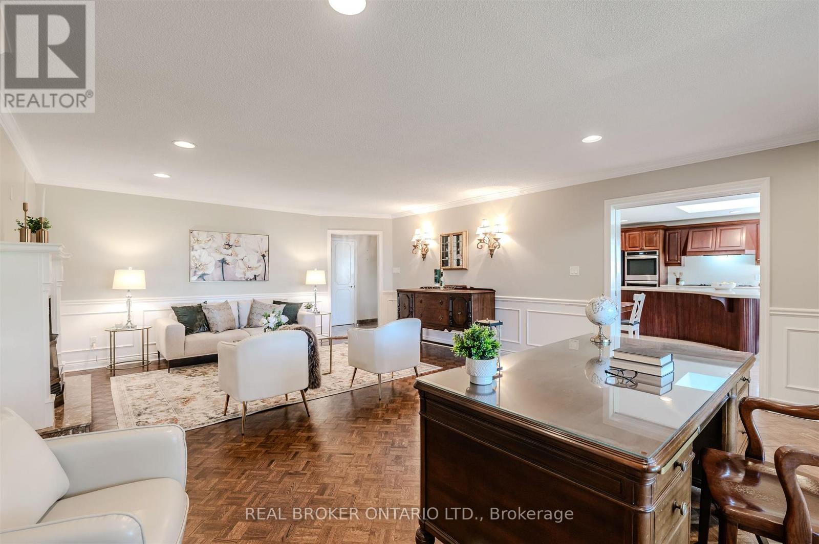 6 Streatham Place, Toronto, Ontario  M9B 6A4 - Photo 10 - W12435633