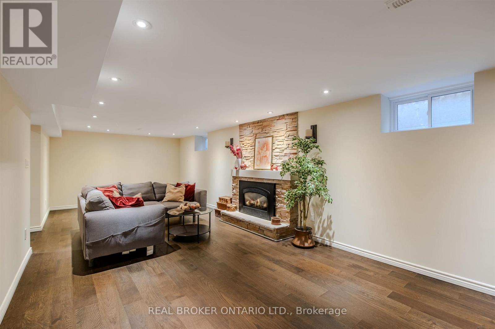 6 Streatham Place, Toronto, Ontario  M9B 6A4 - Photo 32 - W12435633