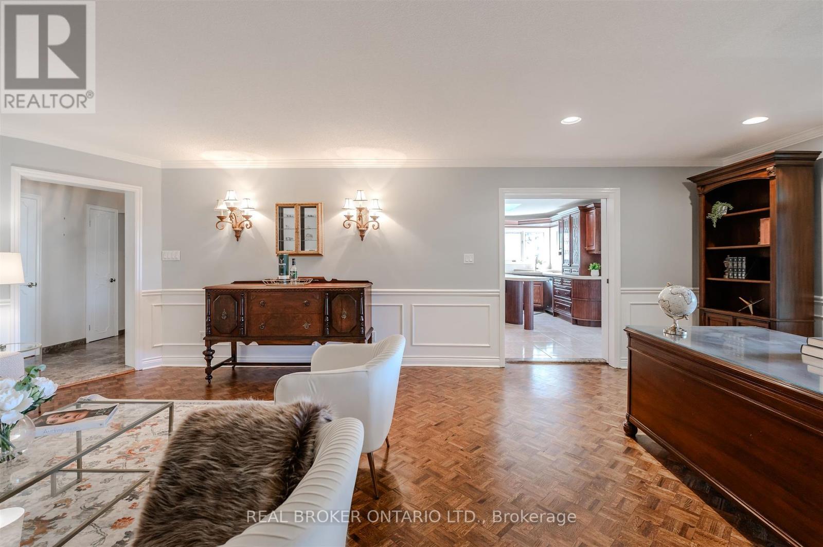 6 Streatham Place, Toronto, Ontario  M9B 6A4 - Photo 9 - W12435633