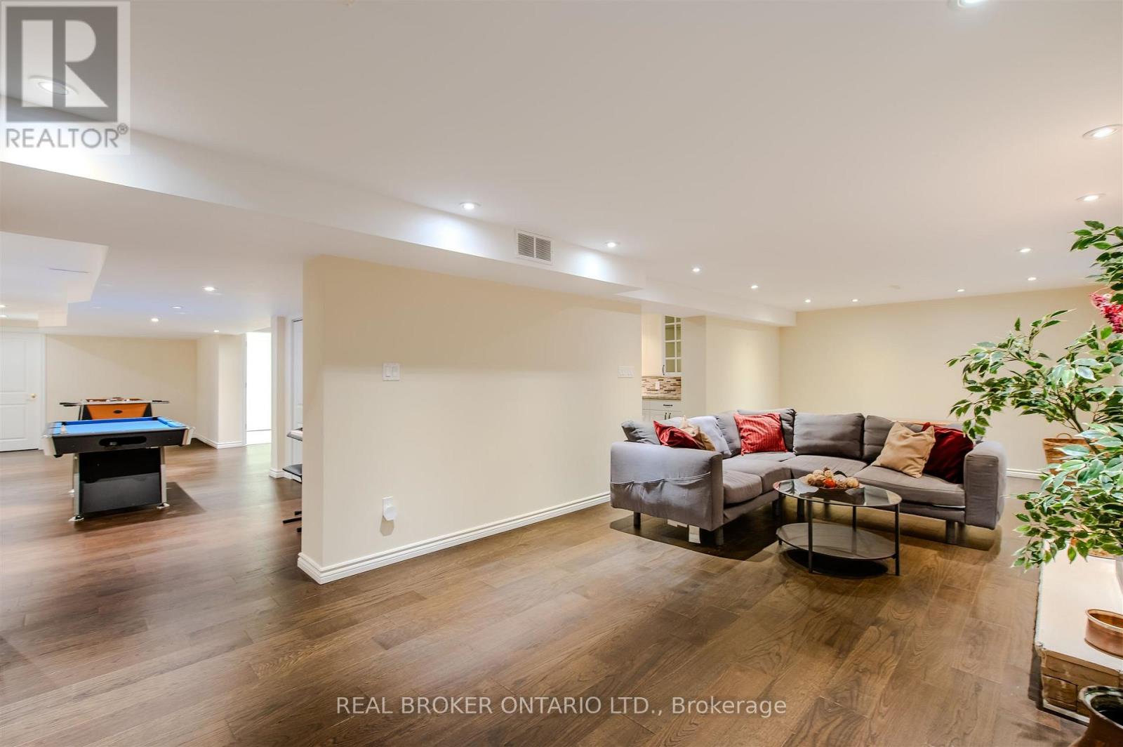 6 Streatham Place, Toronto, Ontario  M9B 6A4 - Photo 34 - W12435633