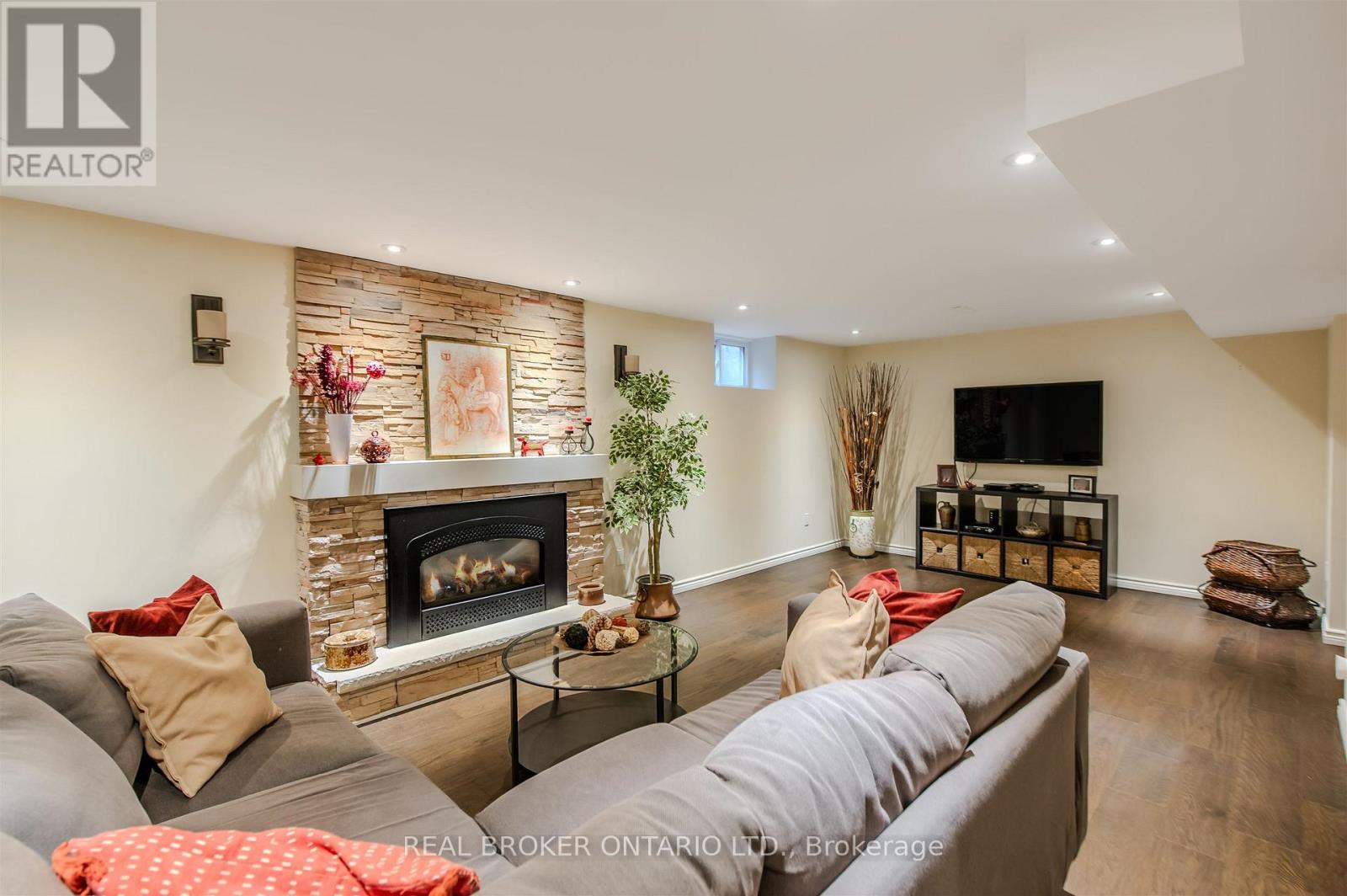 6 Streatham Place, Toronto, Ontario  M9B 6A4 - Photo 33 - W12435633