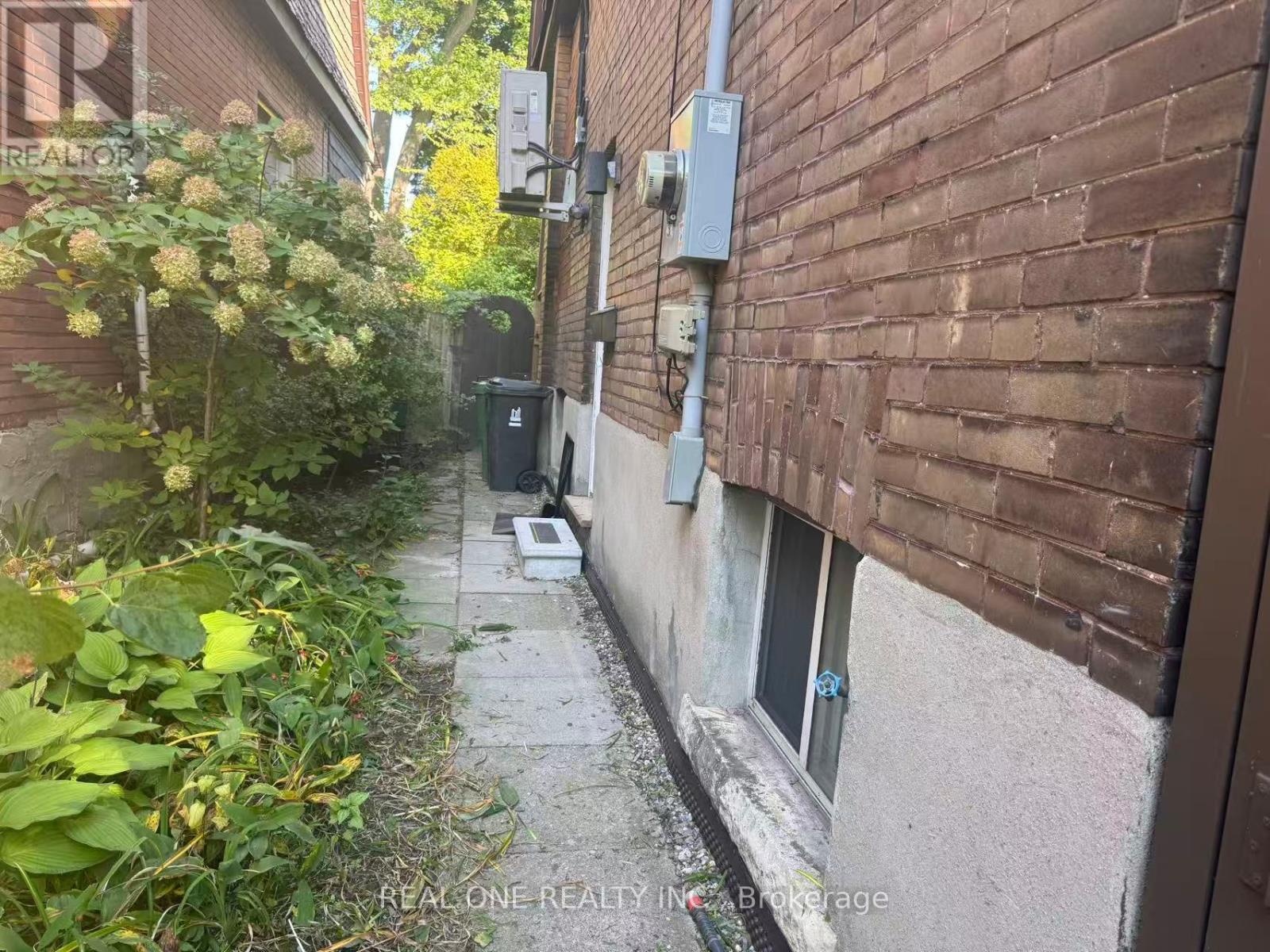 Basement - 391 Parkside Drive, Toronto, Ontario  M6R 2Z7 - Photo 12 - W12437641