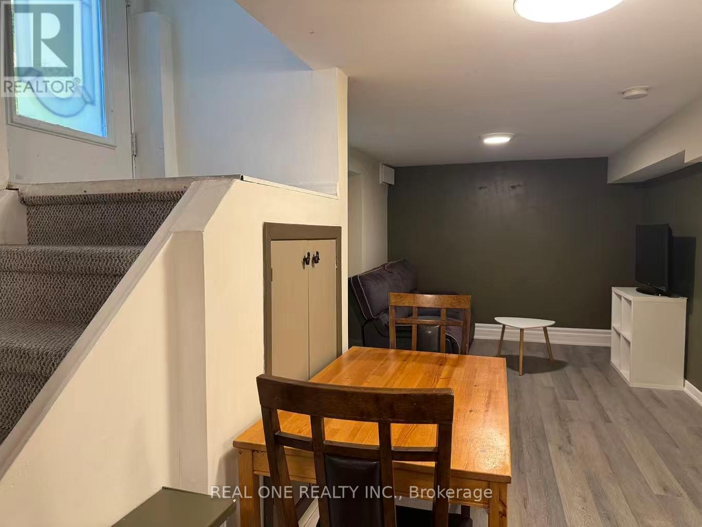 <div class="slider-price">$1,800 Monthly</div><p>Basement - 391 Parkside Drive, Toronto, Ontario</p>