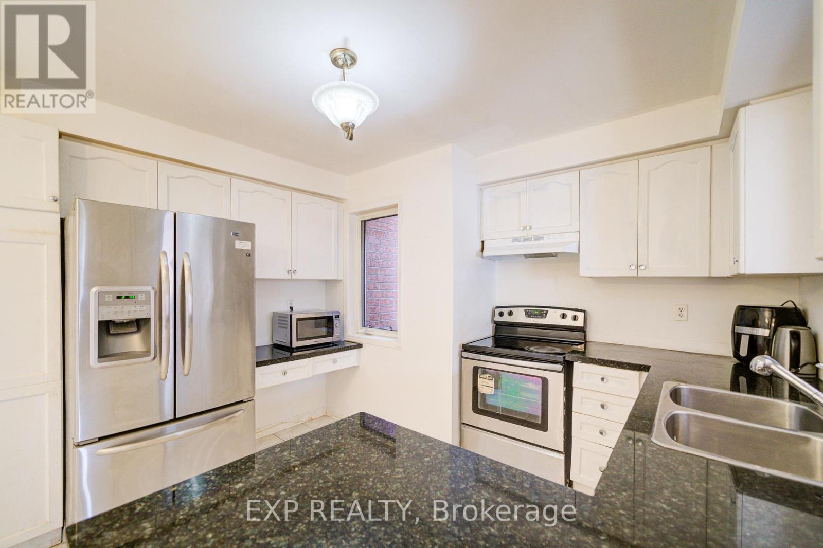 163 Sassafras Circle, Vaughan, Ontario  L4J 8M6 - Photo 11 - N12438717
