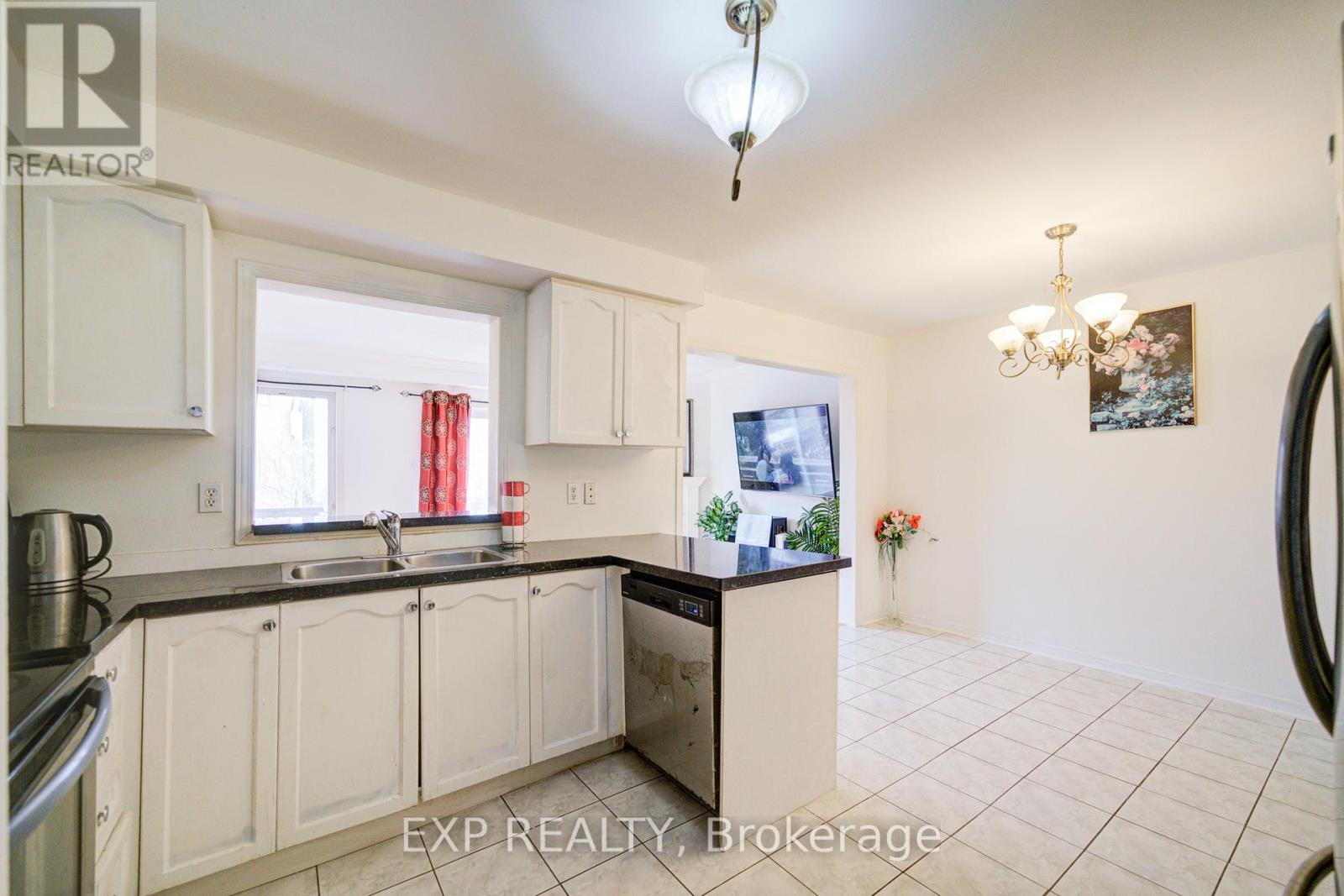 163 Sassafras Circle, Vaughan, Ontario  L4J 8M6 - Photo 12 - N12438717