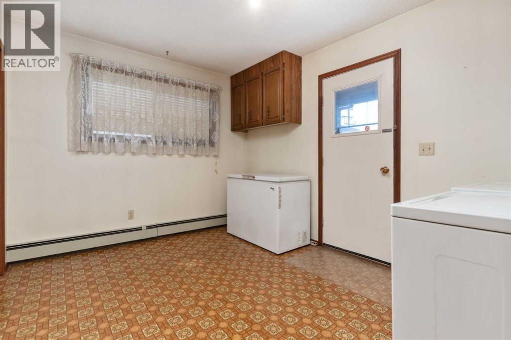 6521 49 Avenue, Camrose, Alberta  T4V 0P6 - Photo 12 - A2256057