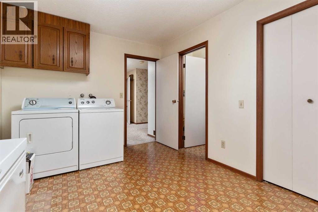 6521 49 Avenue, Camrose, Alberta  T4V 0P6 - Photo 11 - A2256057
