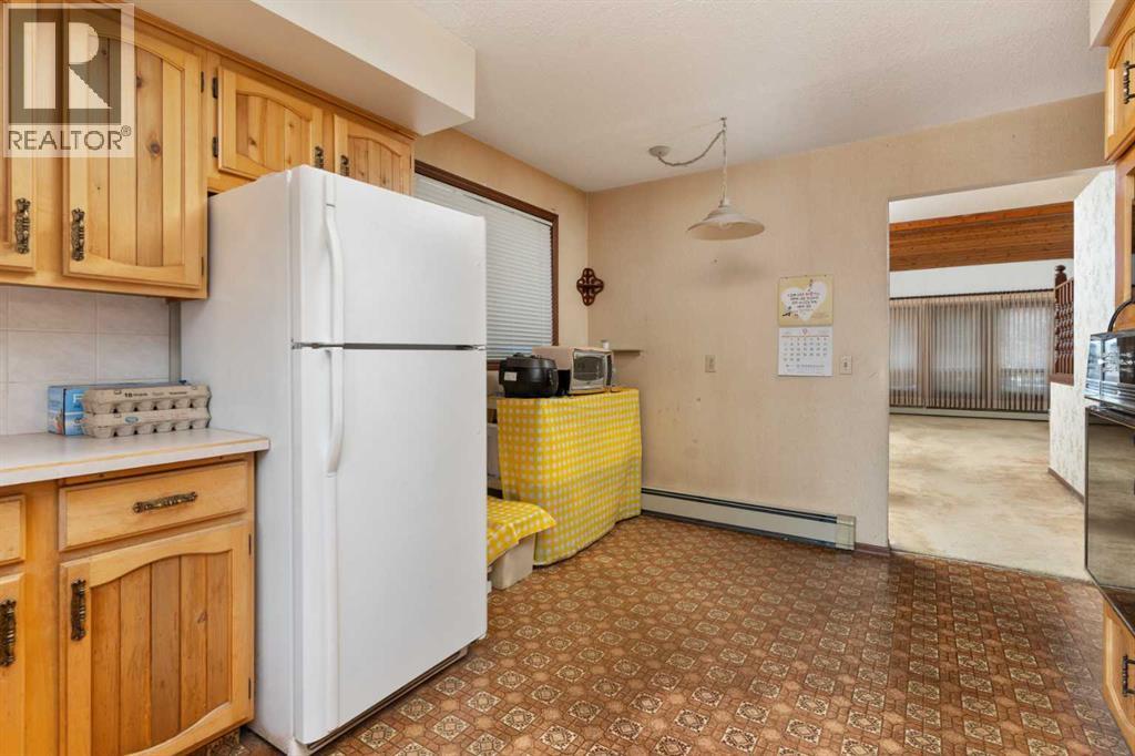 6521 49 Avenue, Camrose, Alberta  T4V 0P6 - Photo 6 - A2256057