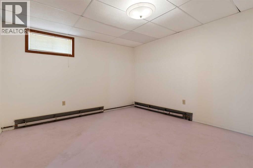 6521 49 Avenue, Camrose, Alberta  T4V 0P6 - Photo 30 - A2256057