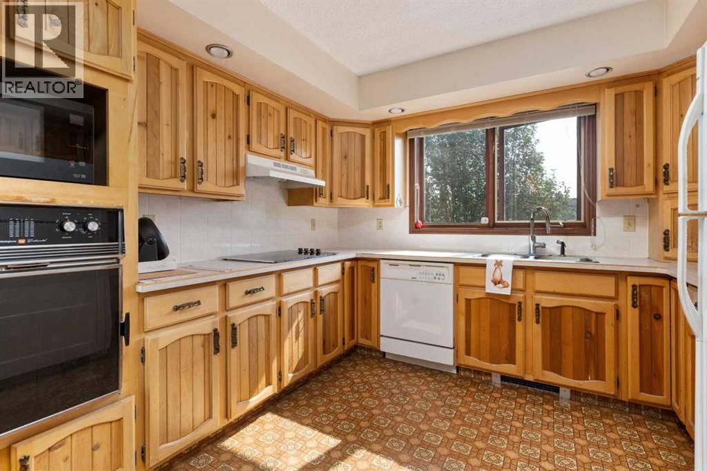 6521 49 Avenue, Camrose, Alberta  T4V 0P6 - Photo 7 - A2256057