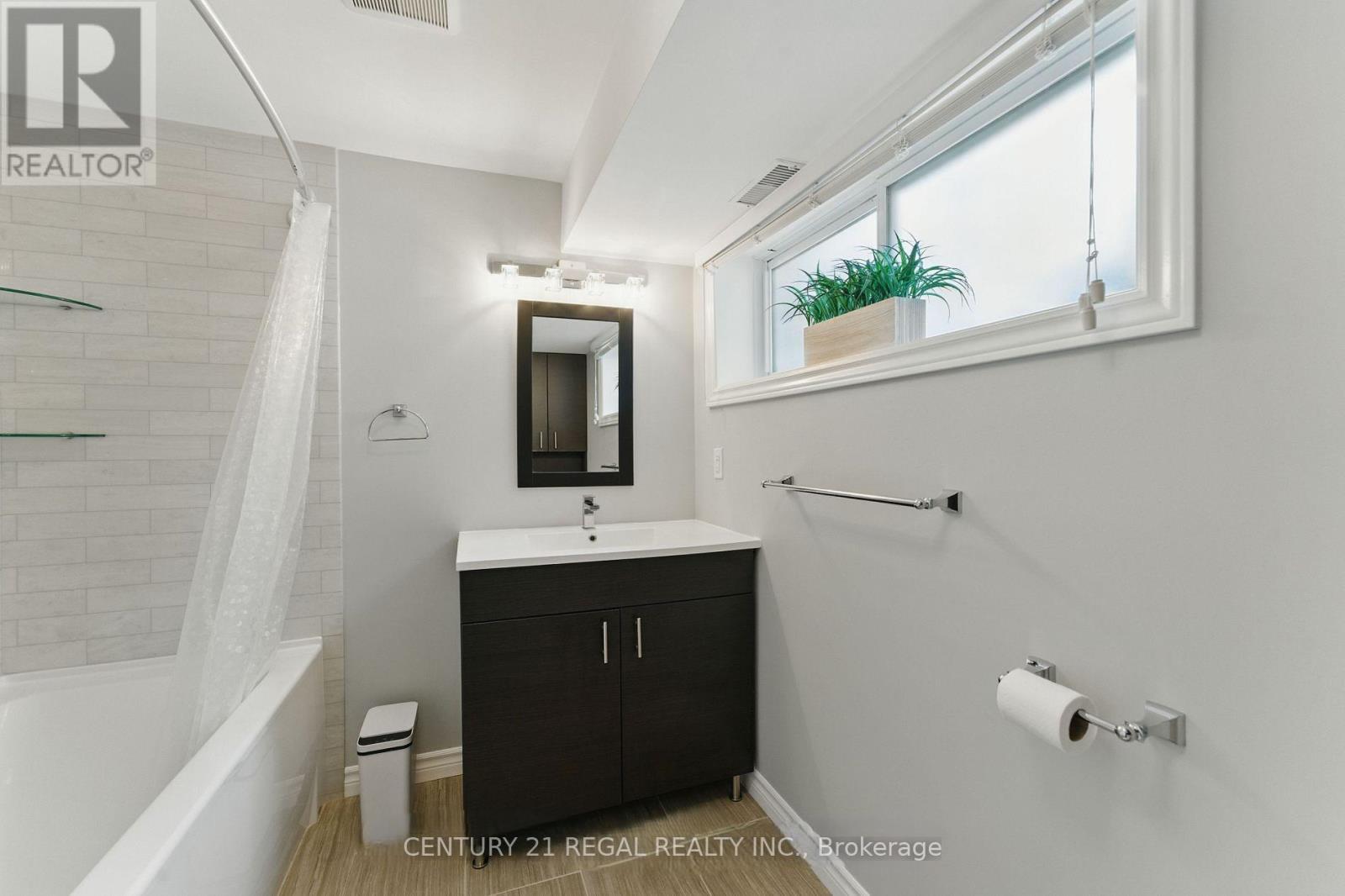 1 - 770 Applewood Crescent, Milton, Ontario  L9T 3C4 - Photo 15 - W12438694