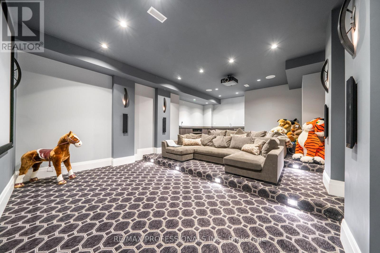 1285 Minaki Road, Mississauga, Ontario  L5C 2X5 - Photo 28 - W12438713