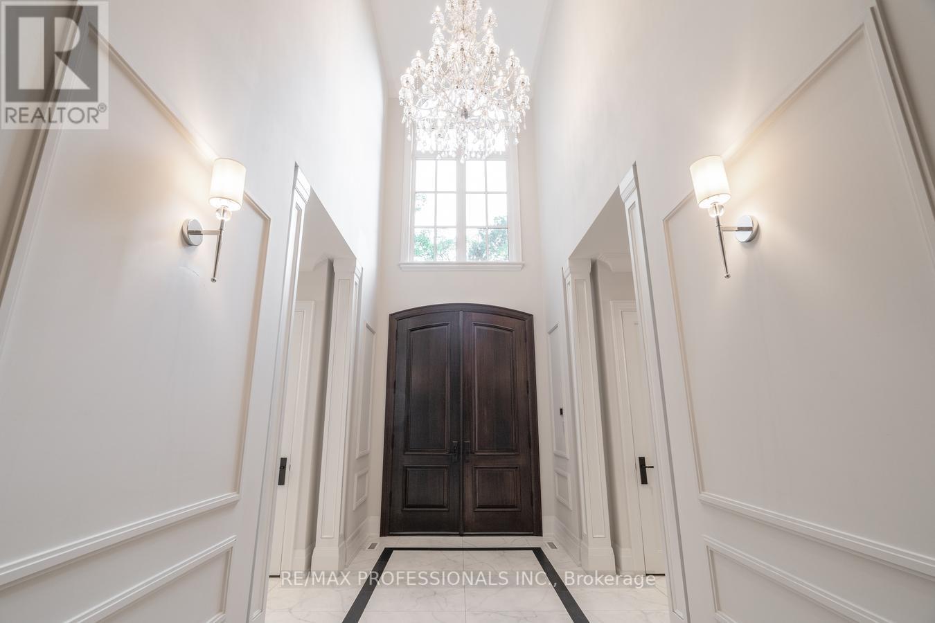 1285 Minaki Road, Mississauga, Ontario  L5C 2X5 - Photo 5 - W12438713