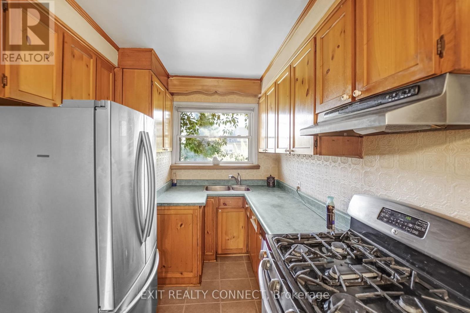 398 Third Line, Oakville, Ontario  L6L 4A5 - Photo 5 - W12438716
