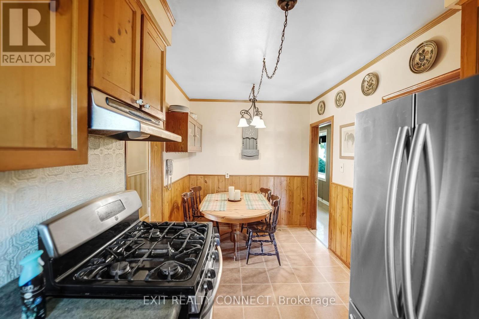 398 Third Line, Oakville, Ontario  L6L 4A5 - Photo 6 - W12438716