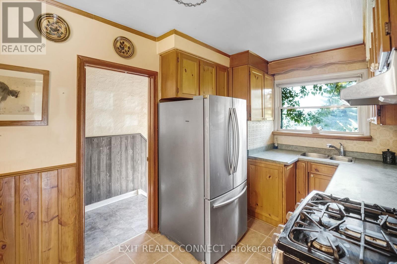 398 Third Line, Oakville, Ontario  L6L 4A5 - Photo 7 - W12438716