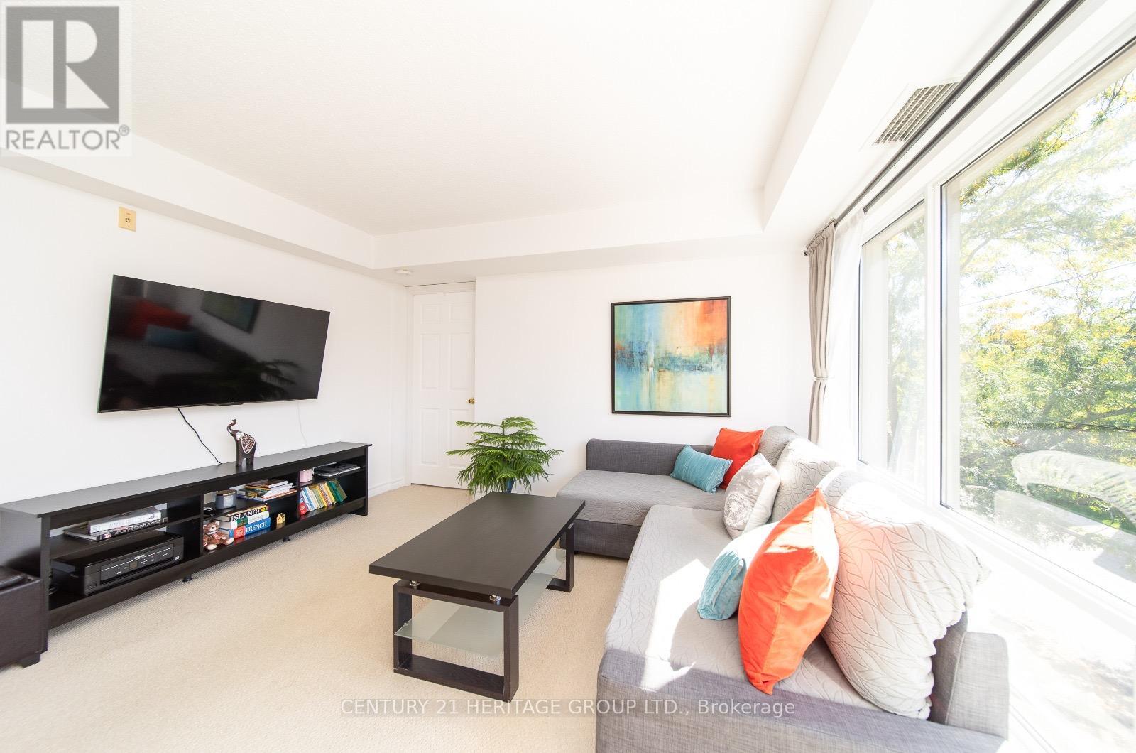 303 - 211 Randolph Road, Toronto, Ontario  M4G 4H1 - Photo 2 - C12437008