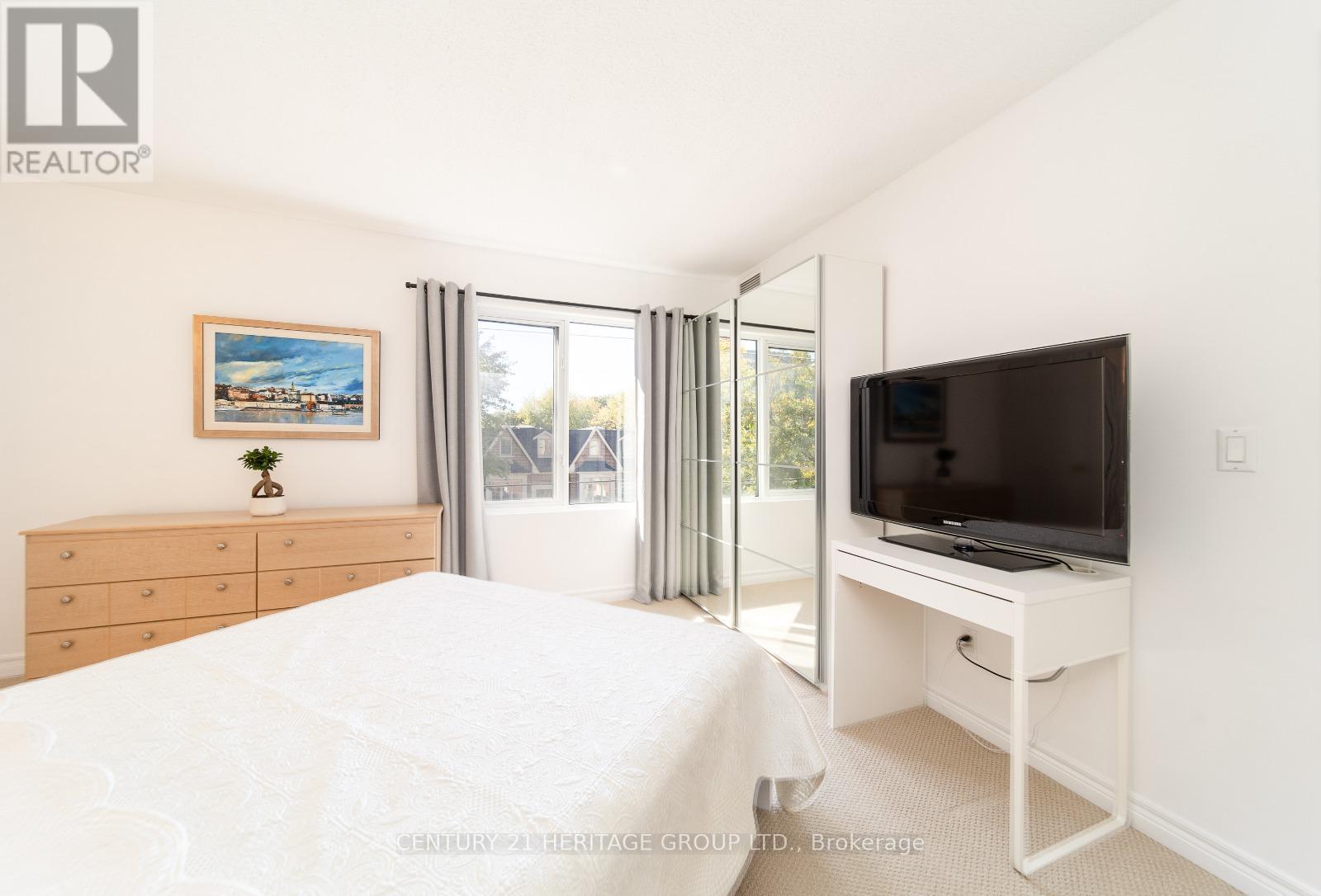 303 - 211 Randolph Road, Toronto, Ontario  M4G 4H1 - Photo 12 - C12437008