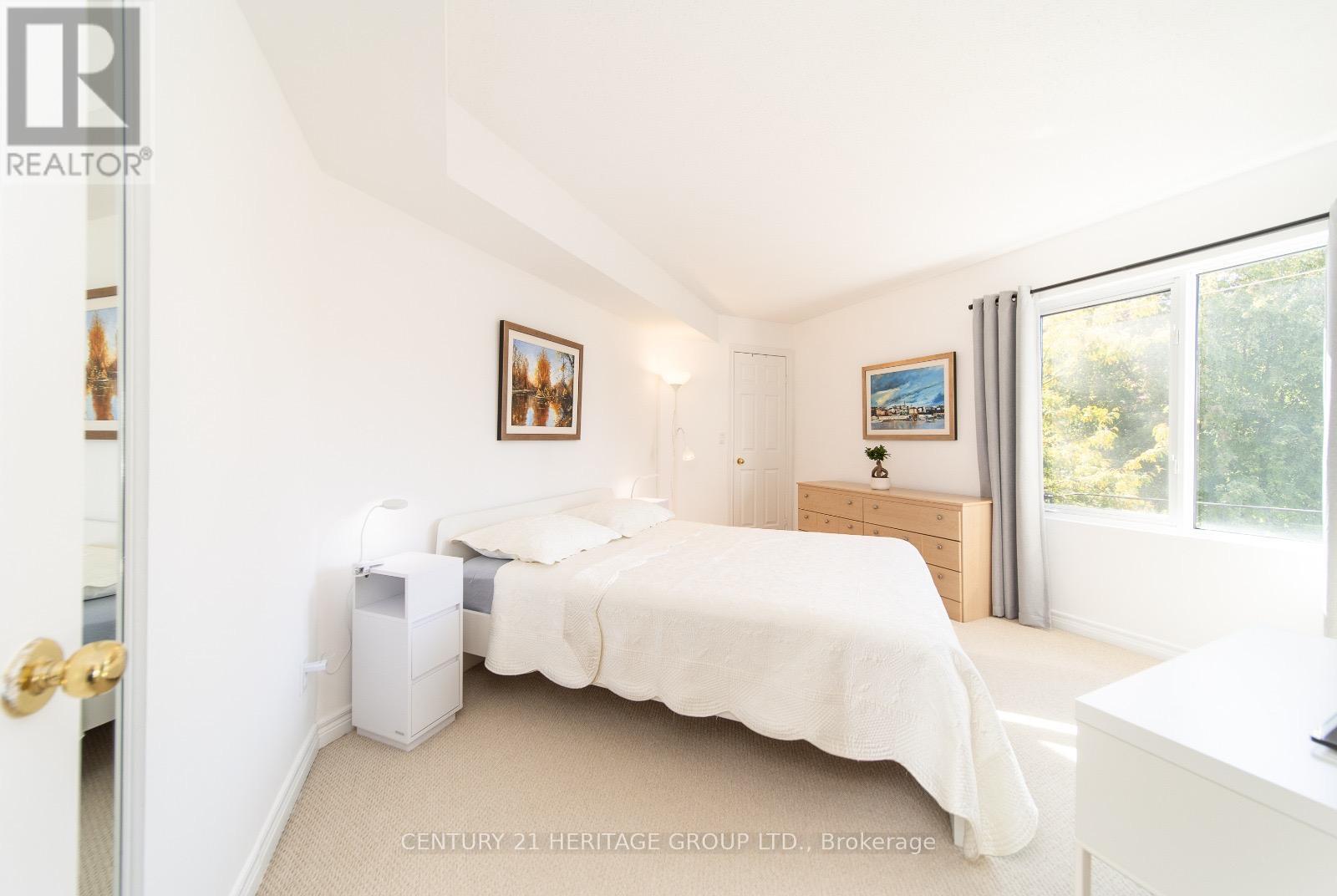 303 - 211 Randolph Road, Toronto, Ontario  M4G 4H1 - Photo 11 - C12437008