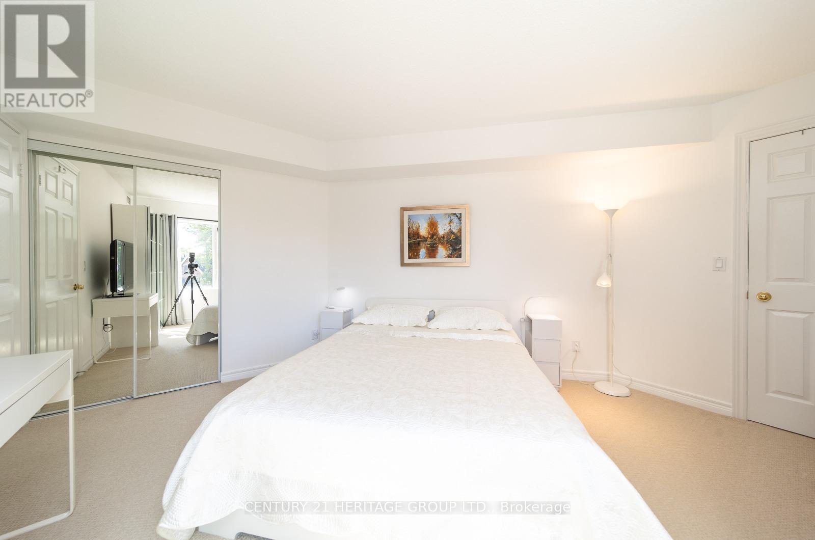303 - 211 Randolph Road, Toronto, Ontario  M4G 4H1 - Photo 13 - C12437008