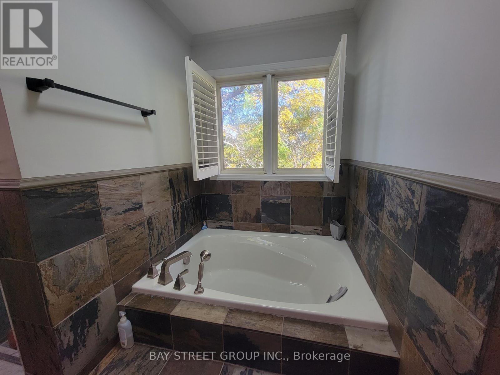 98 Brookeview Drive, Aurora (Aurora Highlands), Ontario  L4G 6R5 - Photo 28 - N12438393