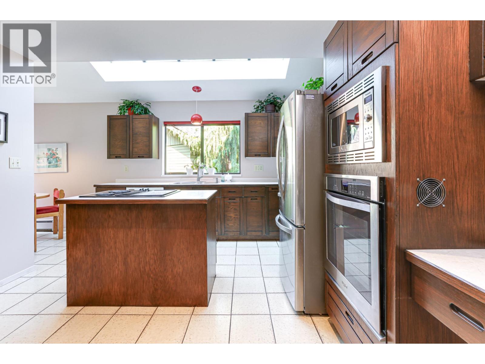 7873 Woodhurst Drive, Burnaby, British Columbia  V5A 4C4 - Photo 10 - R3054101
