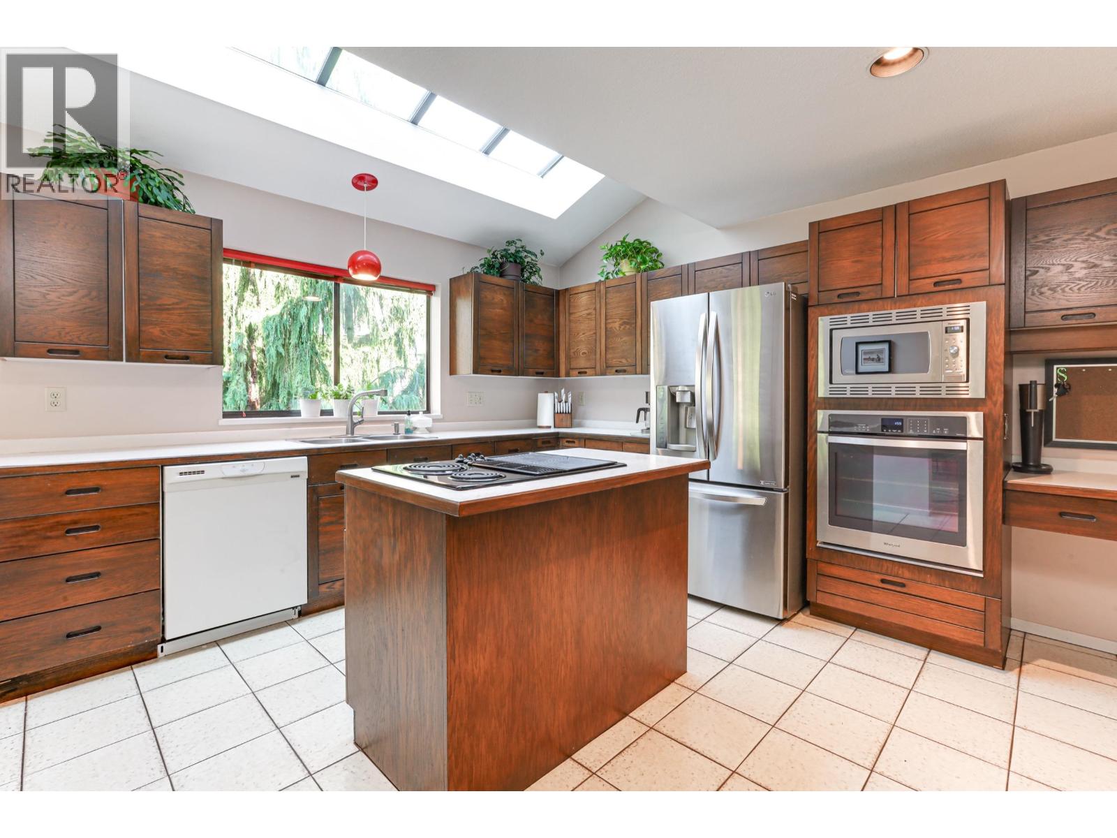 7873 Woodhurst Drive, Burnaby, British Columbia  V5A 4C4 - Photo 5 - R3054101