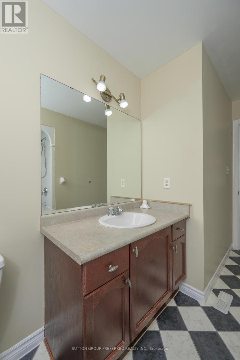 1605 Mickleborough Court, London North, Ontario  N6G 5R7 - Photo 31 - X12438742