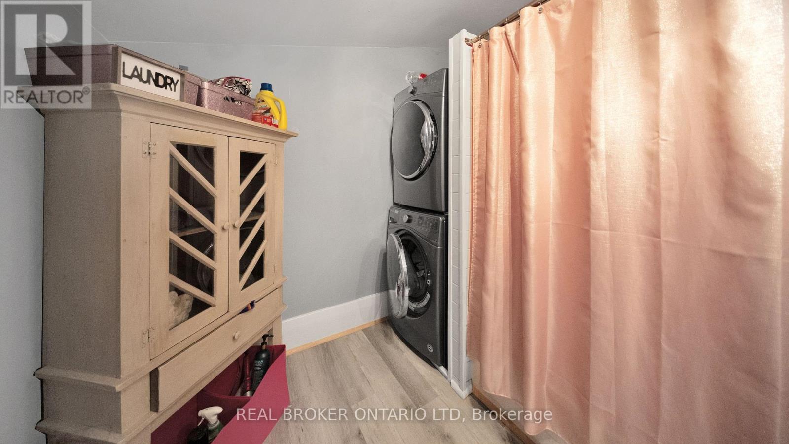 419 Chester Street, London South, Ontario  N6C 2J3 - Photo 10 - X12438770