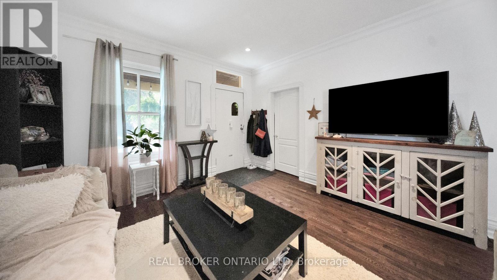 419 Chester Street, London South, Ontario  N6C 2J3 - Photo 2 - X12438770