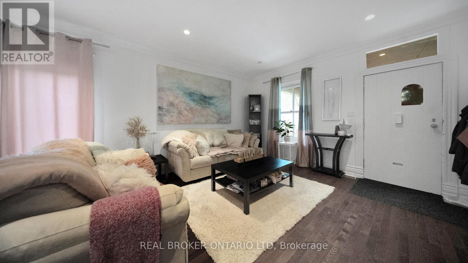 419 Chester Street, London South, Ontario  N6C 2J3 - Photo 3 - X12438770