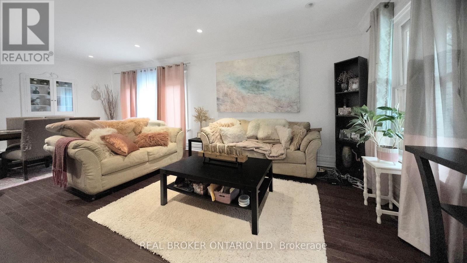 419 Chester Street, London South, Ontario  N6C 2J3 - Photo 4 - X12438770