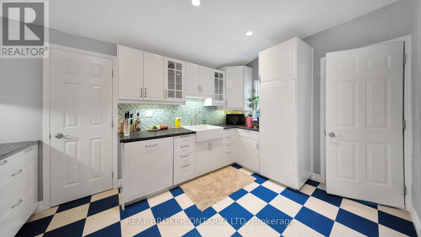 419 Chester Street, London South, Ontario  N6C 2J3 - Photo 6 - X12438770