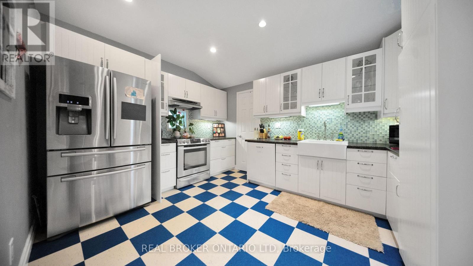 419 Chester Street, London South, Ontario  N6C 2J3 - Photo 7 - X12438770