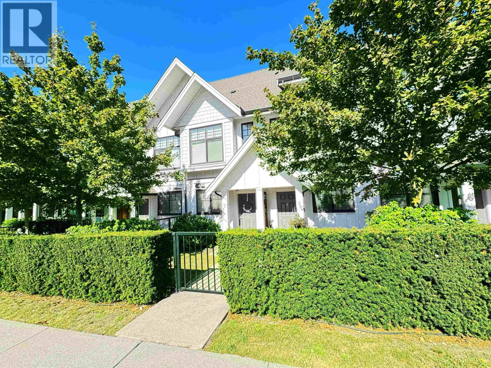 7 5122 CANADA WAY, Burnaby, British Columbia