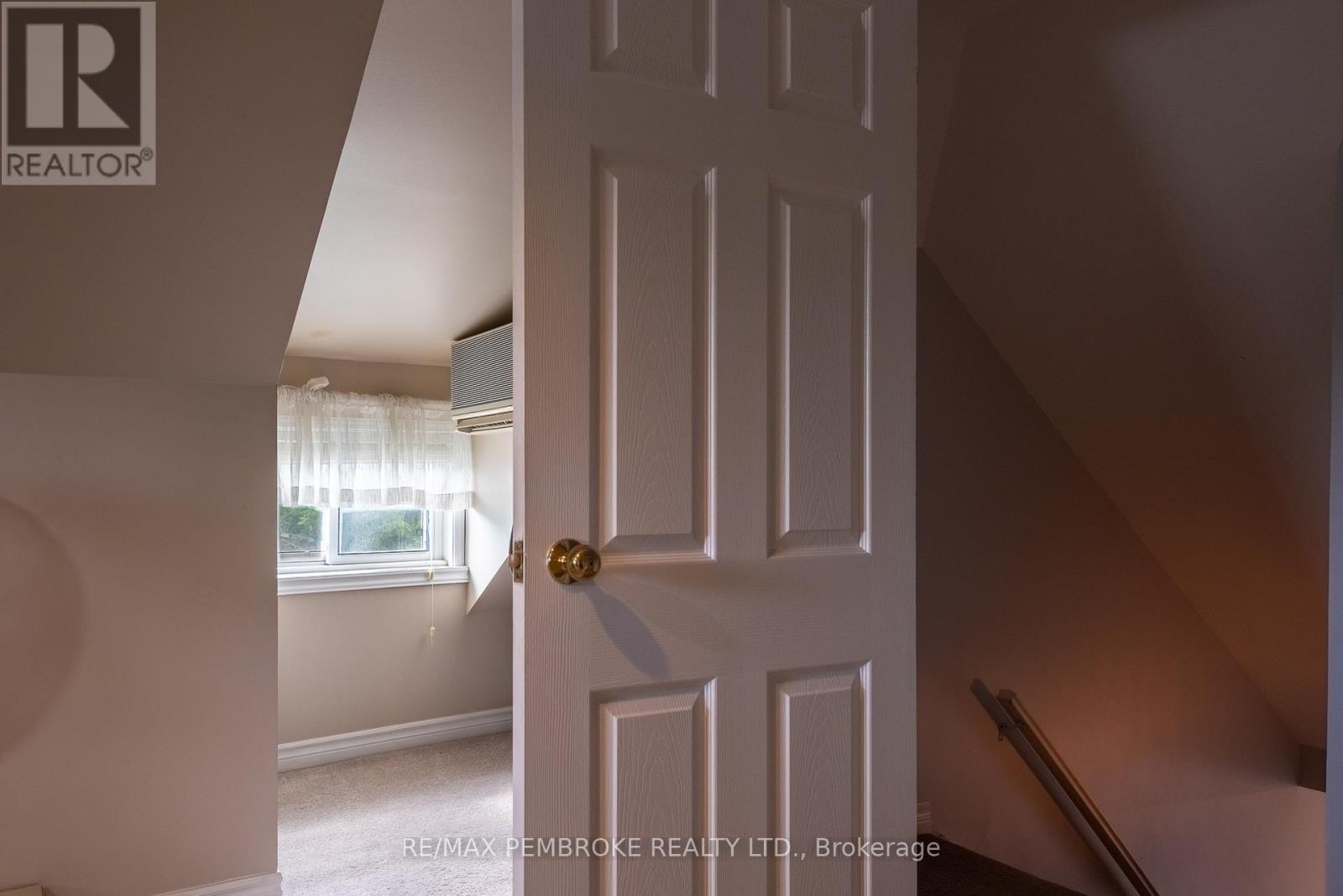 560 Boundary Road E, Laurentian Valley, Ontario  K8A 6M3 - Photo 23 - X12438752