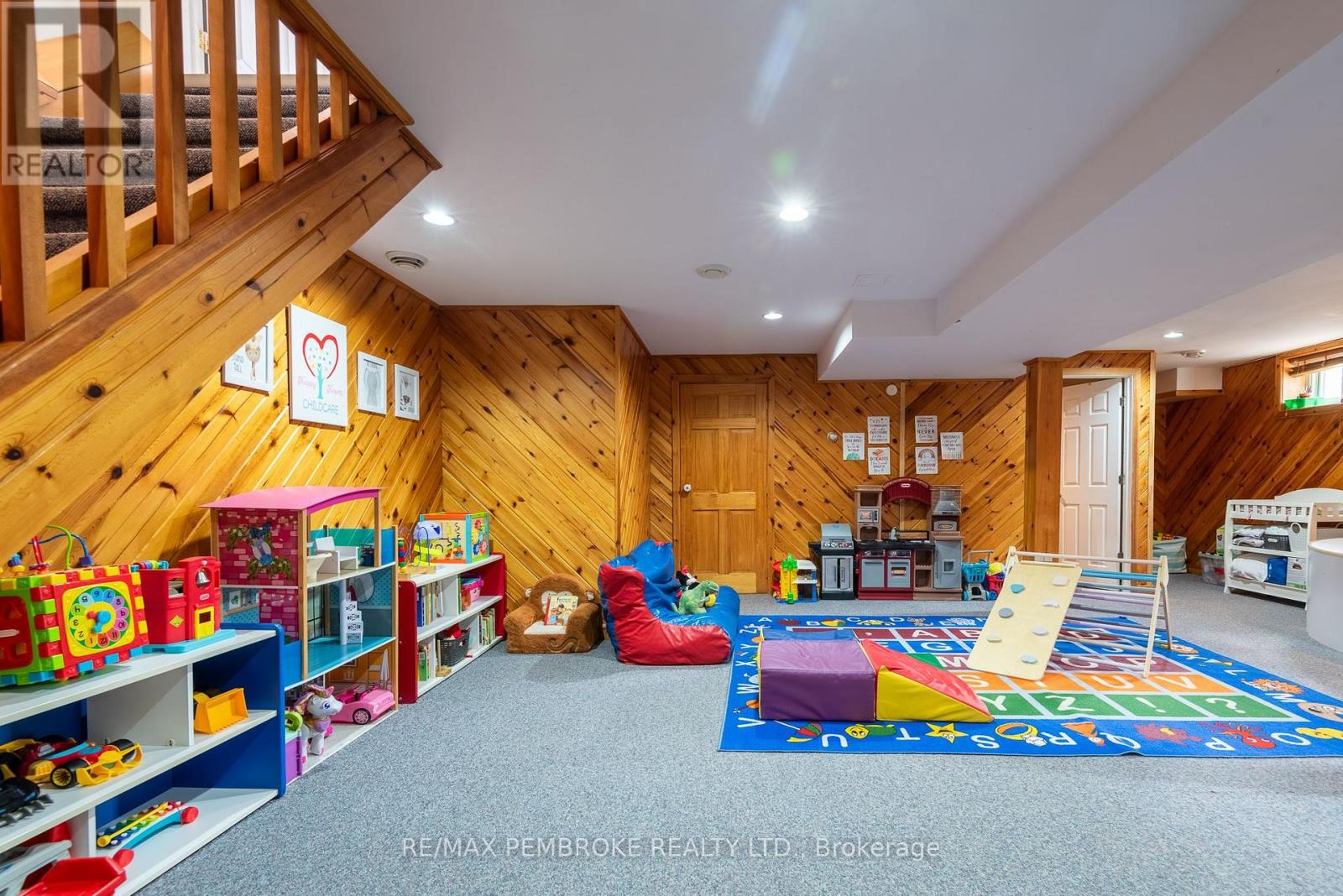 560 Boundary Road E, Laurentian Valley, Ontario  K8A 6M3 - Photo 24 - X12438752