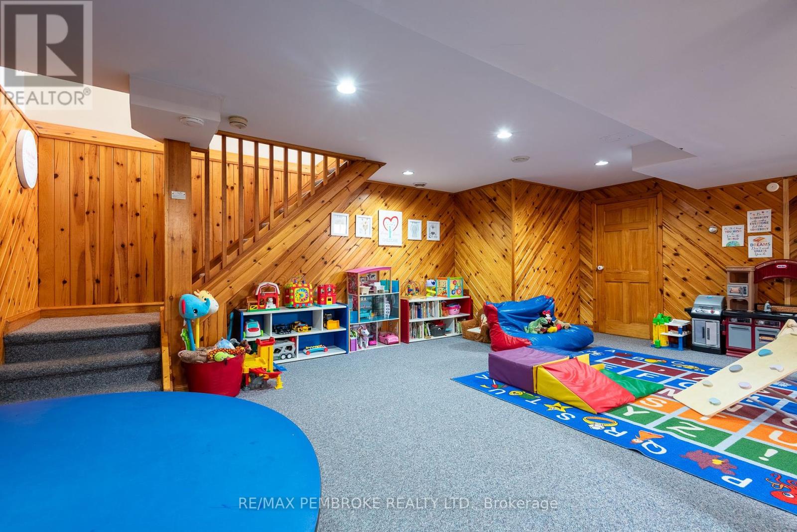 560 Boundary Road E, Laurentian Valley, Ontario  K8A 6M3 - Photo 25 - X12438752