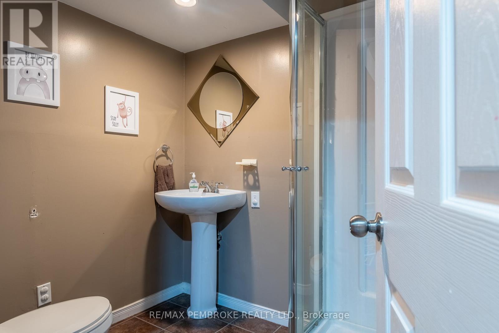 560 Boundary Road E, Laurentian Valley, Ontario  K8A 6M3 - Photo 26 - X12438752