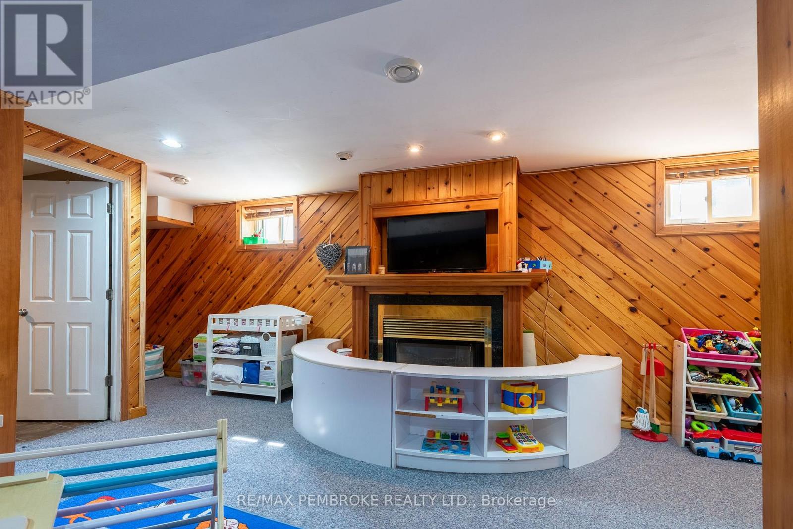 560 Boundary Road E, Laurentian Valley, Ontario  K8A 6M3 - Photo 27 - X12438752