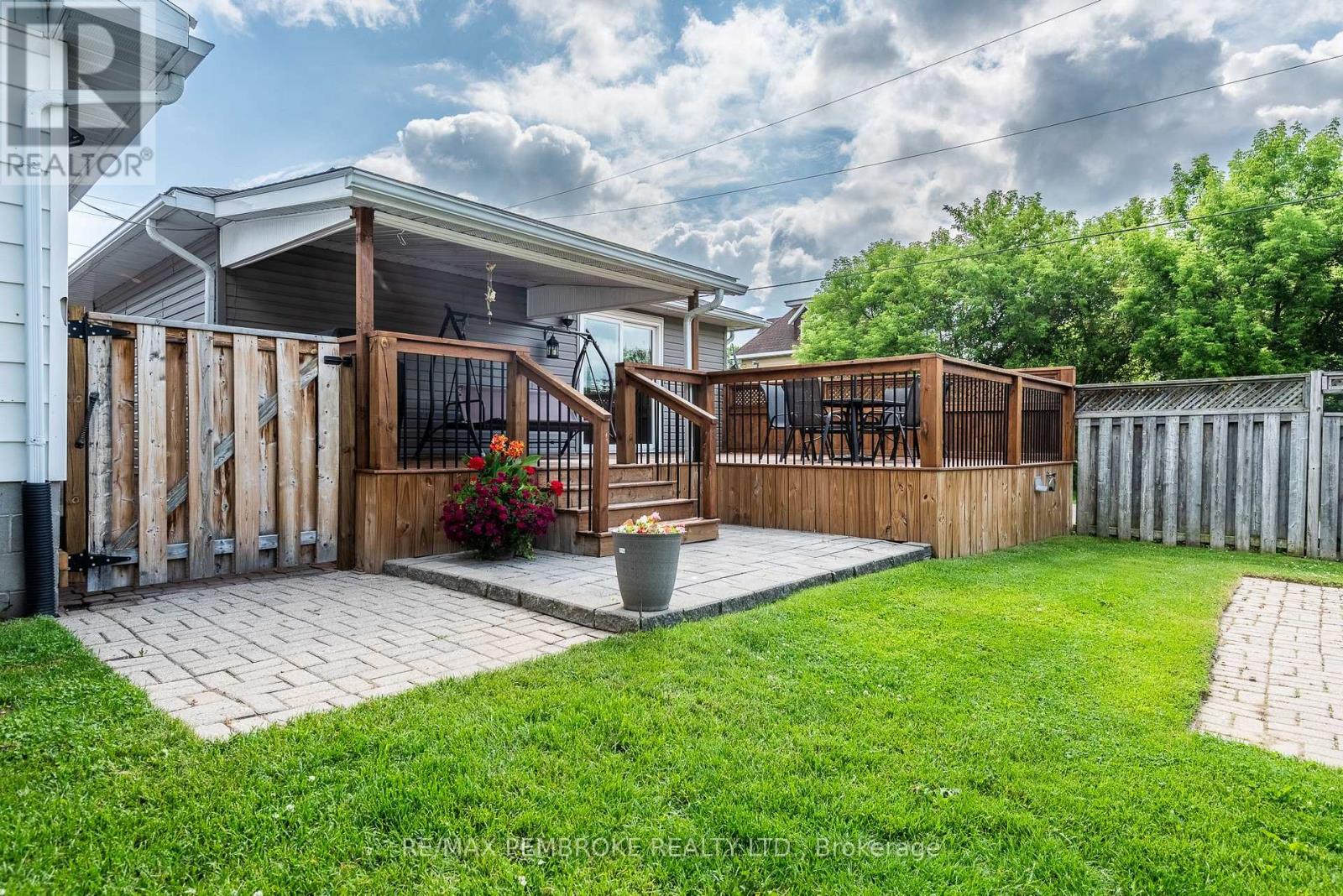 560 Boundary Road E, Laurentian Valley, Ontario  K8A 6M3 - Photo 28 - X12438752