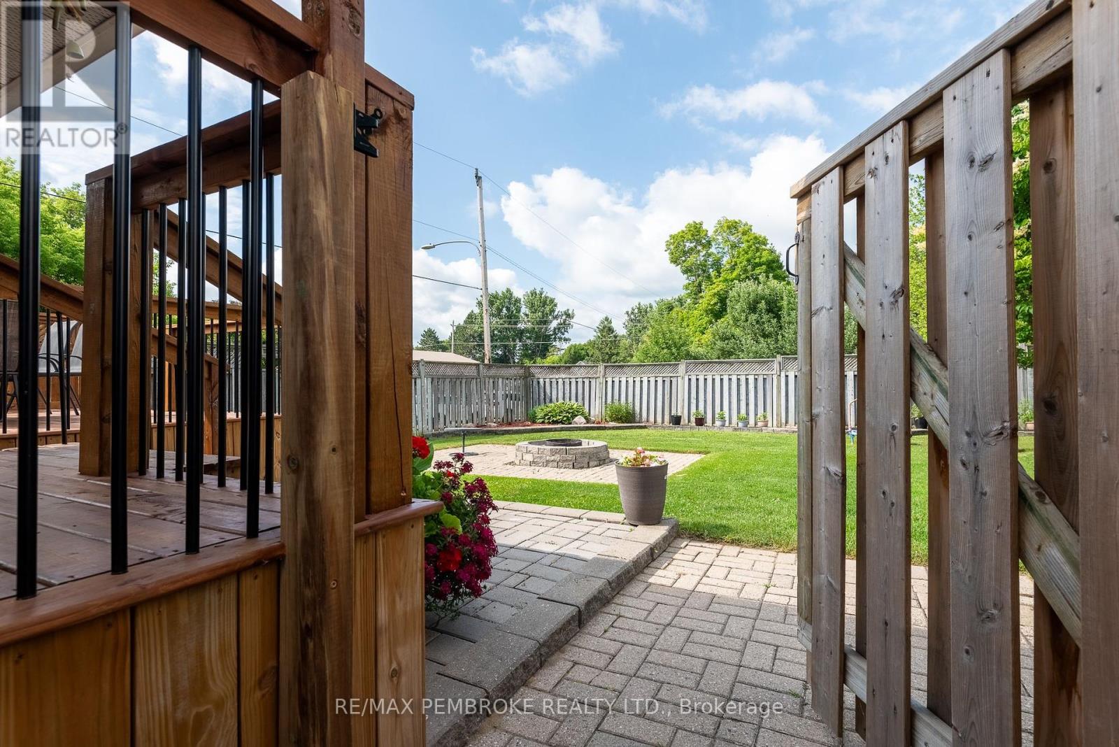 560 Boundary Road E, Laurentian Valley, Ontario  K8A 6M3 - Photo 29 - X12438752