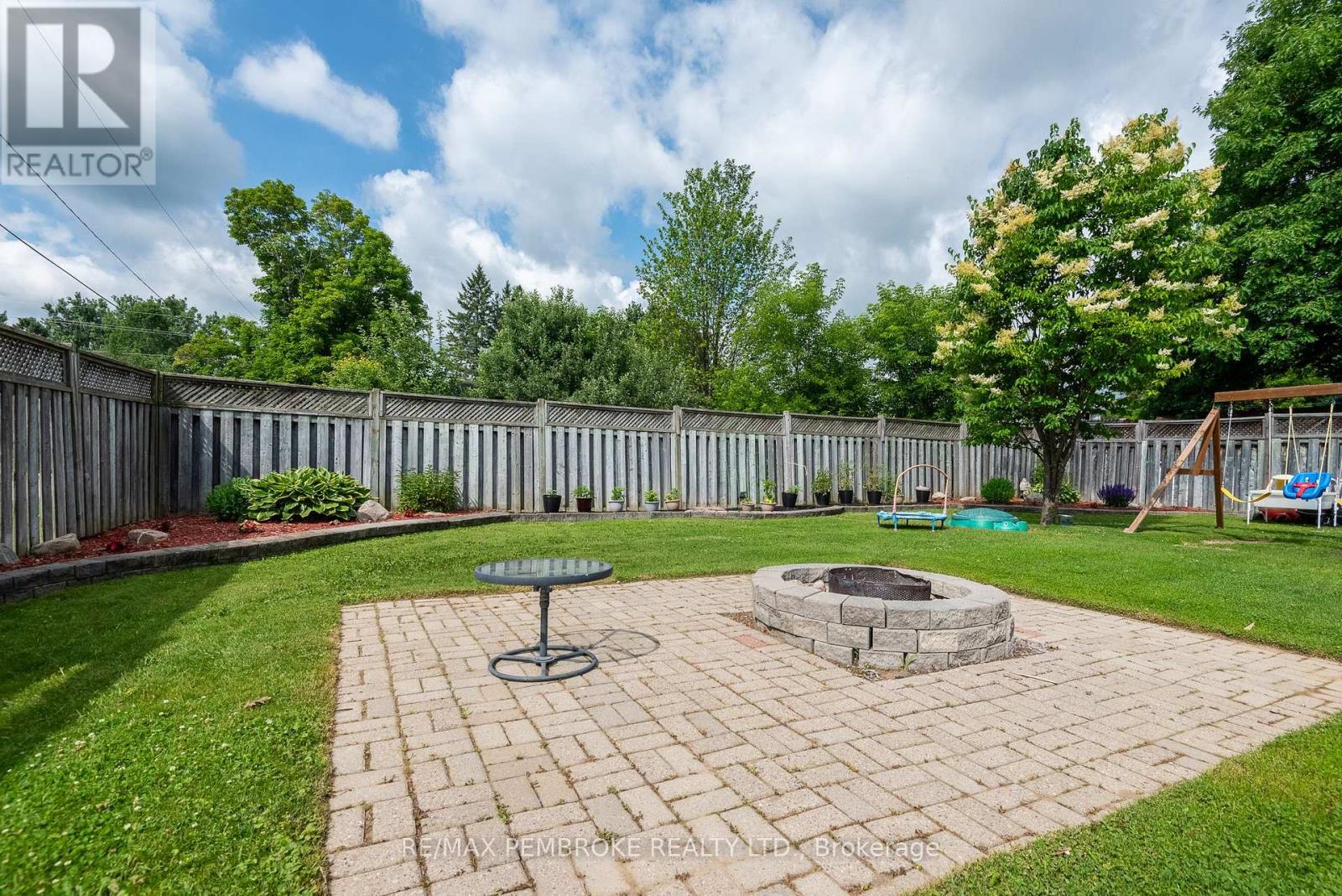 560 Boundary Road E, Laurentian Valley, Ontario  K8A 6M3 - Photo 30 - X12438752