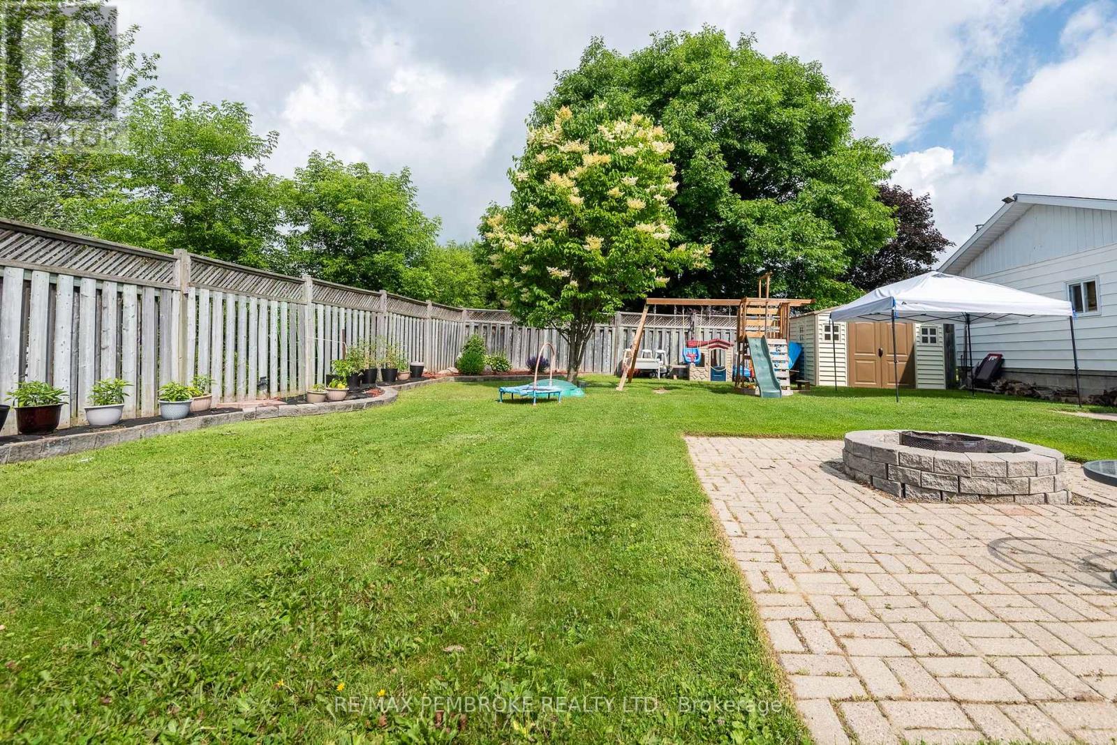 560 Boundary Road E, Laurentian Valley, Ontario  K8A 6M3 - Photo 31 - X12438752