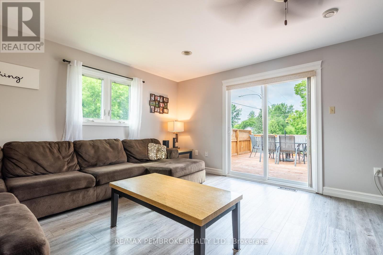 560 Boundary Road E, Laurentian Valley, Ontario  K8A 6M3 - Photo 5 - X12438752